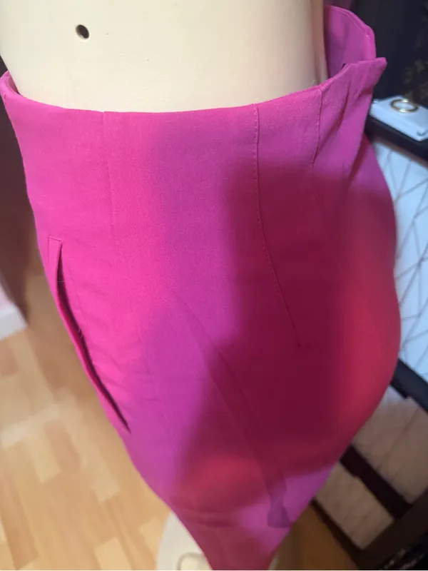 ZARA Women's High-Waist Cropped Slim Pants in Fuchsia - Image 4