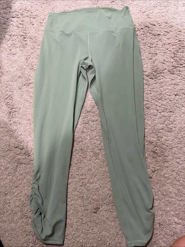 lululemon Women's Align Ruched Petal-Hem 25" Leggings size 12 NWOT - Image 6