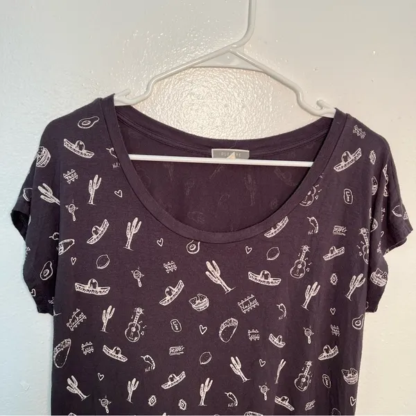 Pleione‎ Women's Size Small T-Shirt Gray Scoop Neck Southwest Sombrero Chips - Image 3