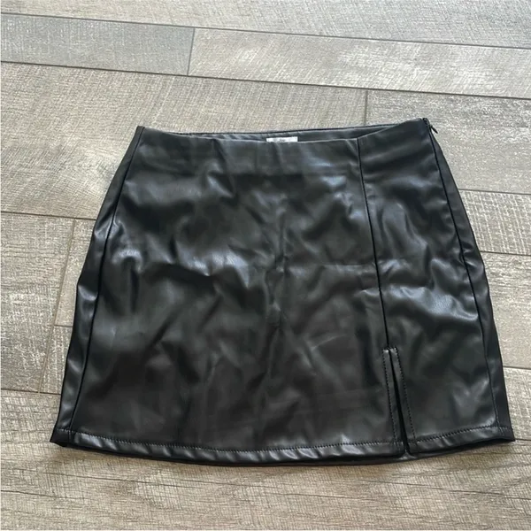 Tilly's WEST OF MELROSE Faux leather Mini Skirt Size XS. - Image 9