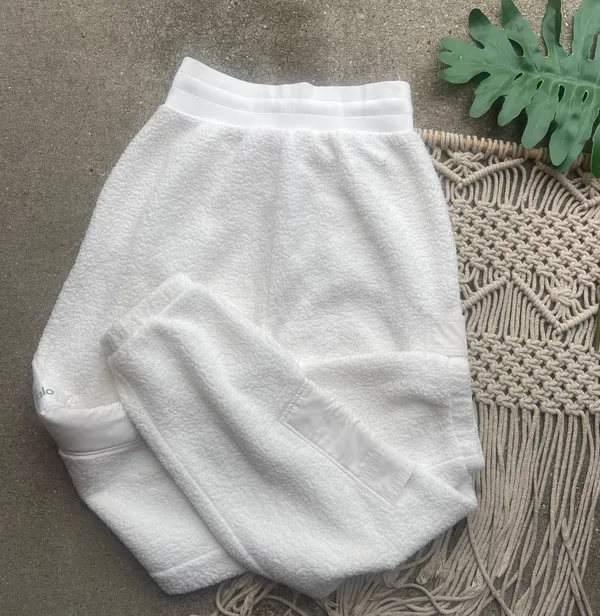 Alo Sherpa High Waist Sweatpants Size Small - Image 8