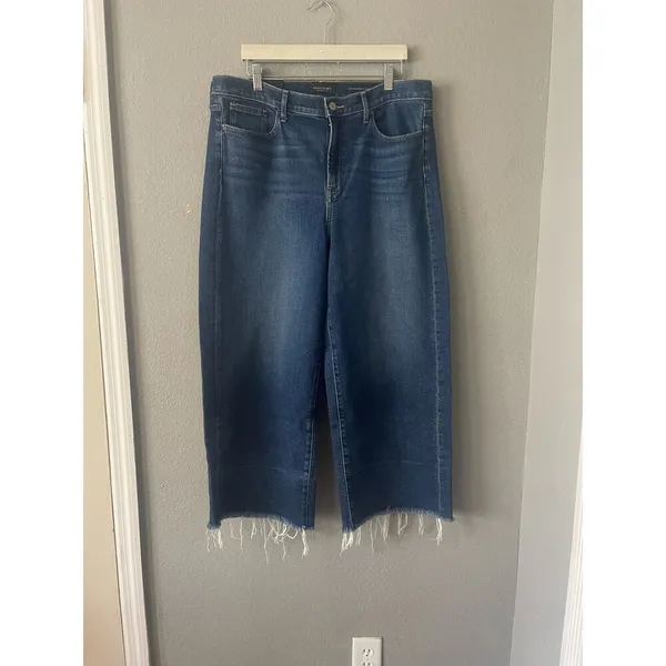 New Banana Republic High Rise Wide leg cropped Jeans - Image 4