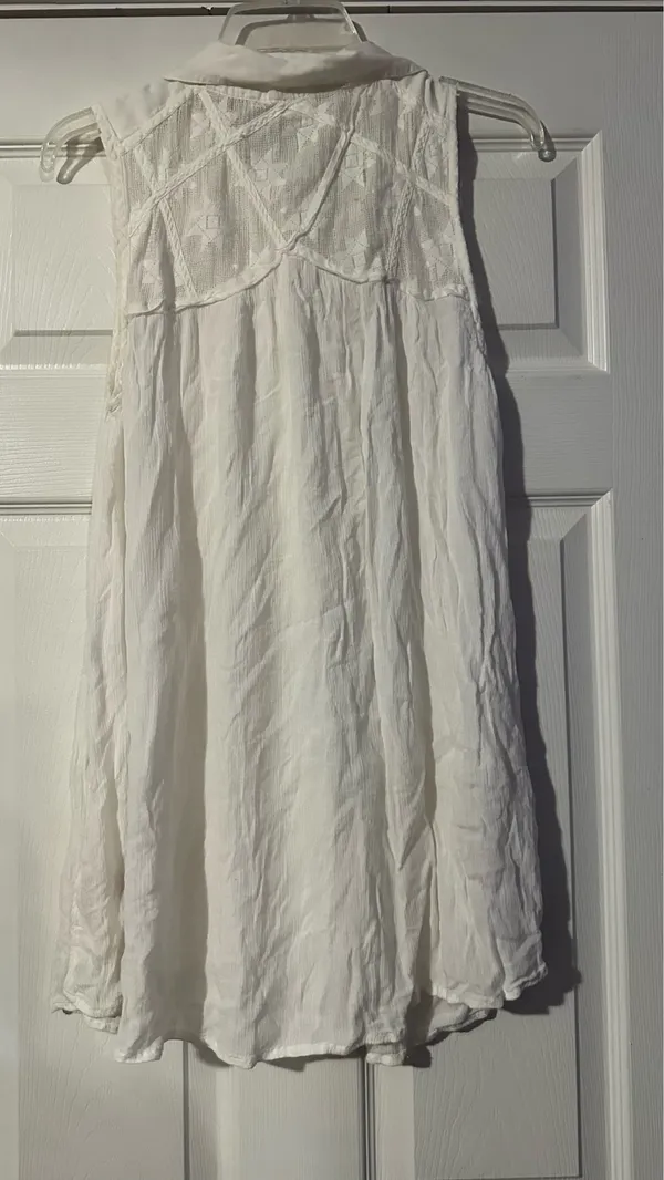 Free People Womens Lace Pintuck Sleeveless Gauze Tunic Blouse is a size Large. - Image 5