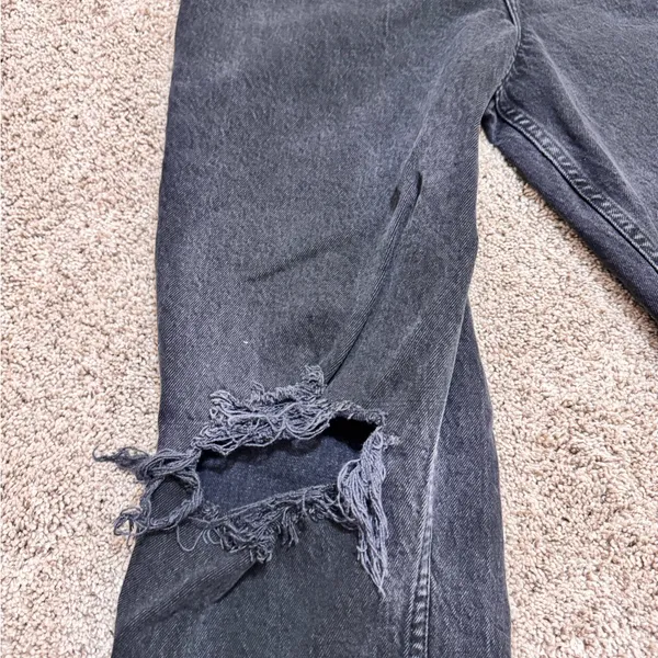 Abercrombie Curve Love 90s Straight Ultra High Rise 29/8 Ripped Black Jeans - Image 4