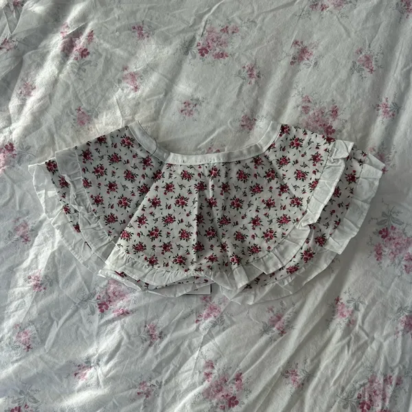 STEVE MADDEN floral ruffle collar - Image 2