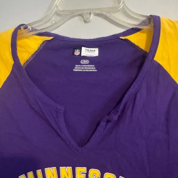 Minnesota Vikings Purple and Yellow T-Shirt- Large - Image 2
