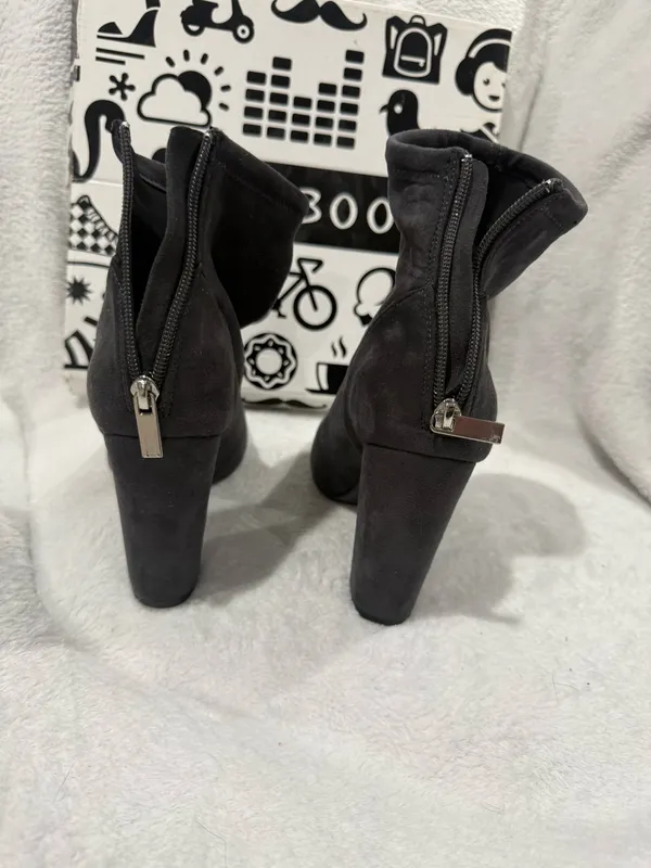 Dark grey Bamboo Heals - Image 3