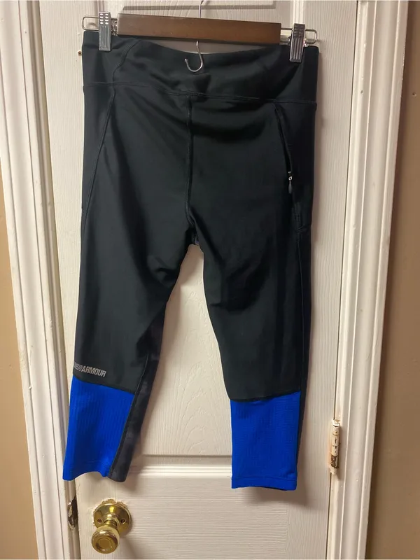 Under Armour Black & Gray Tie-Dye Athletic Leggings with Blue Accent - Image 6