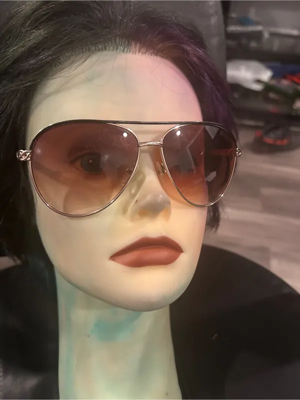 Guess Aviator Sunglasses with Brown Gradient Lenses - Image 6