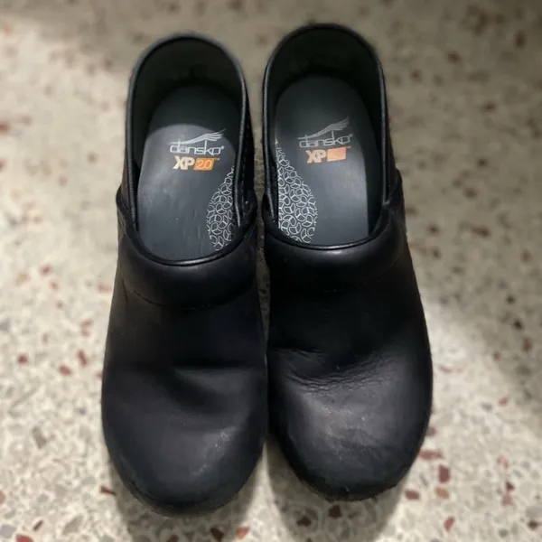 Dansko XP black clogs size 6 - Image 11