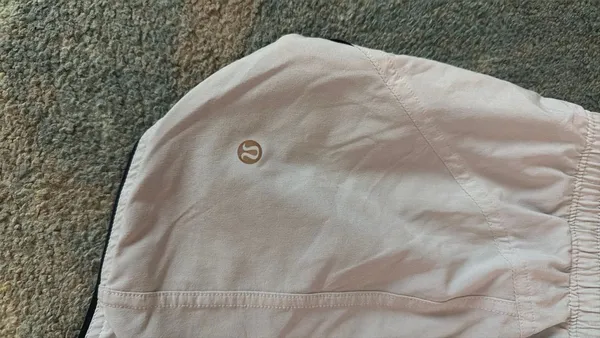 Lululemon Reversible Black/Light Grey Size 6 Shorts  - Image 3