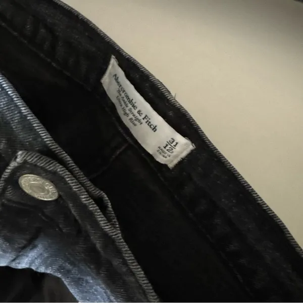 Abercrombie and Fitch Ankle Straight Ultra High Rise Black Distressed Jeans - Image 3