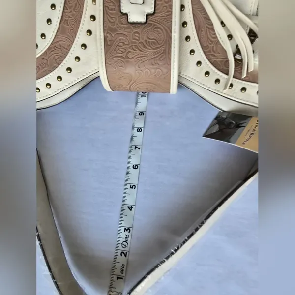 Western‎ Style Embossed Ivory/Tan Shoulder Bag - Image 4