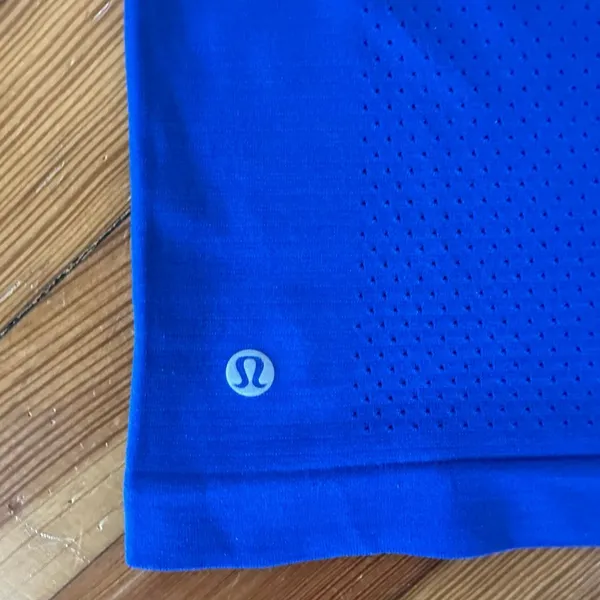 Lululemon Breeze By Muscle Crop Logo Tank in Jet Stream Blue Size 4 - Image 7