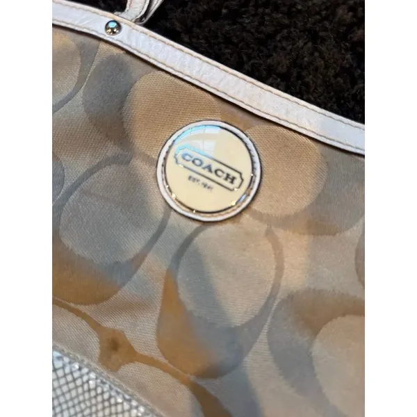 Signature coach bag with accent - Image 15