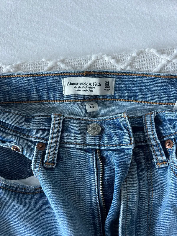 Abercrombie High-Rise Jeans Ankle Straight Curve Love - Image 2