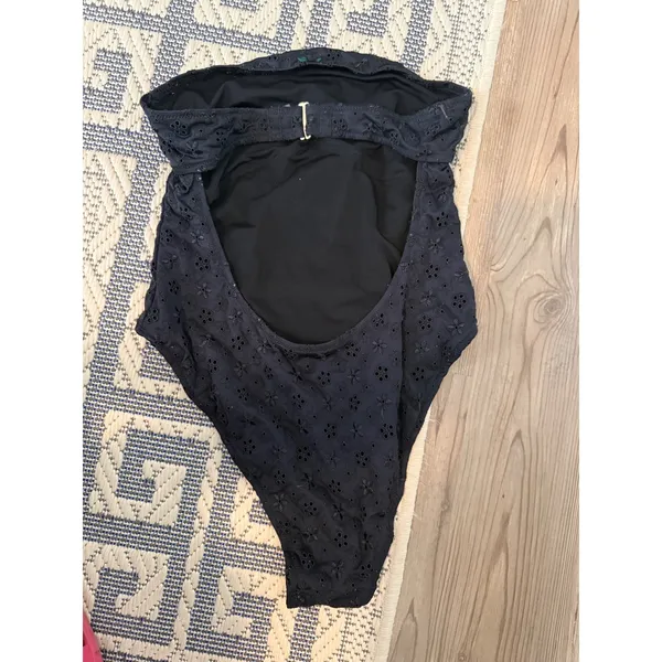 Pink by Frankies Bikinis Black Eyelet Lace Bandeau One Piece Swimsuit Medium - Image 2