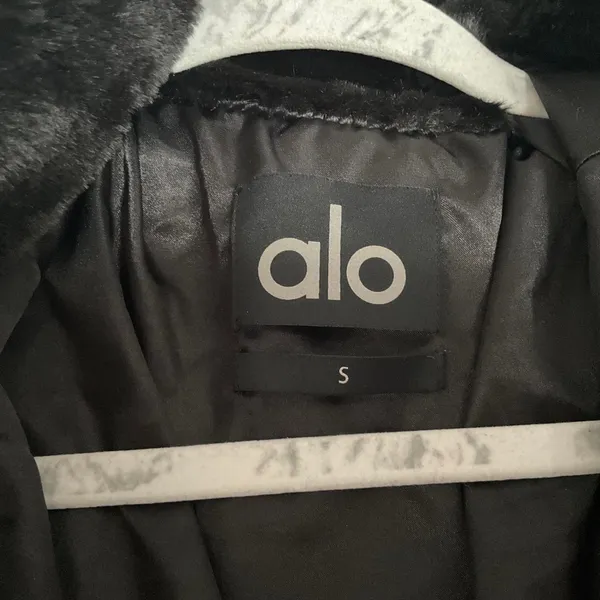 Alo Yoga Faux Fur Foxy Jacket Black S - Image 4