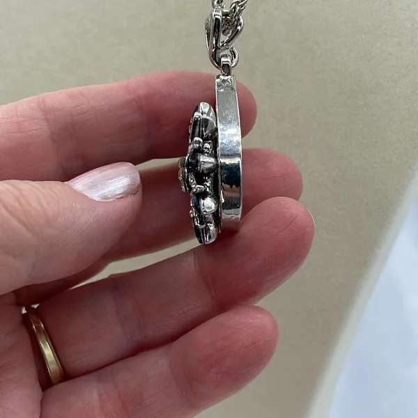 Sapphire CZ’ large flower pendant on a long 21” rope chain - Image 5