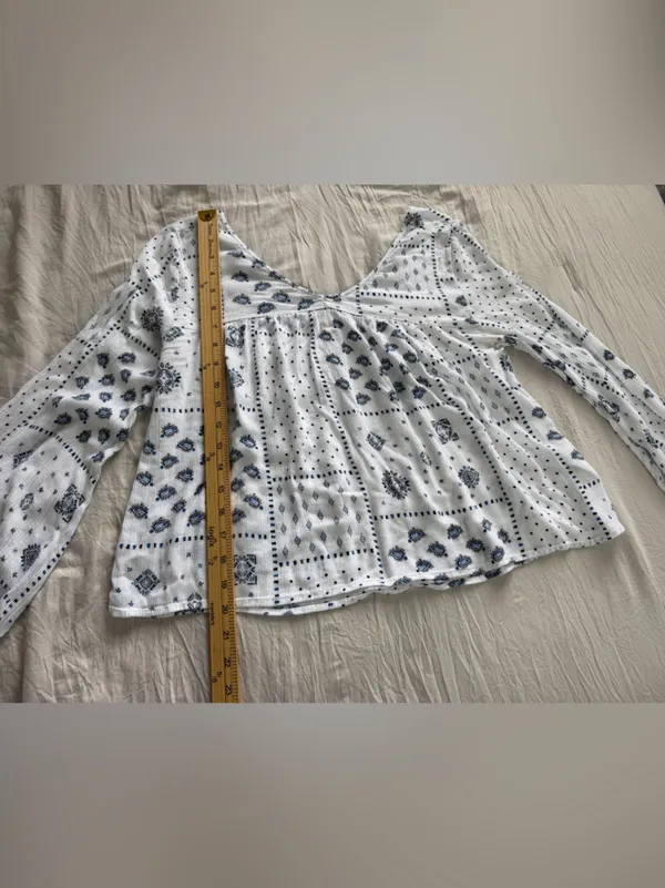 Abercrombie & Fitch White Peasant‎ Blouse with Navy Print - Image 4