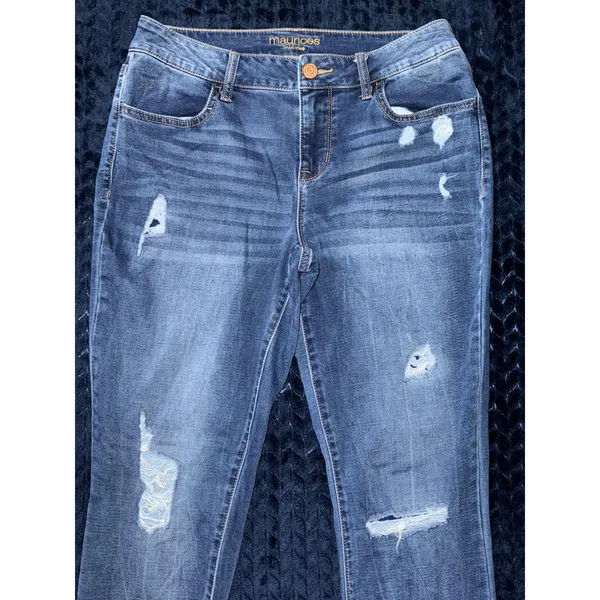 Maurices Mid-Rise Destressed Jeans Distressed‎ Denim Casual Everyday Size M - Image 2
