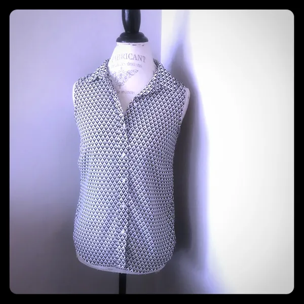 H&M Button Down Geometric Print Blouse Sz 4 - Image 3