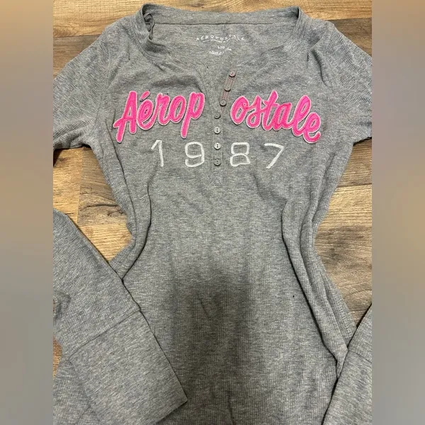 Y2k Aeropostale Heather Gray Top with Pink Lettering - Image 2