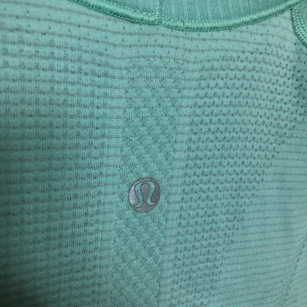 Women's lululemon Mint Green size two swiftly tech tshirt - Image 5