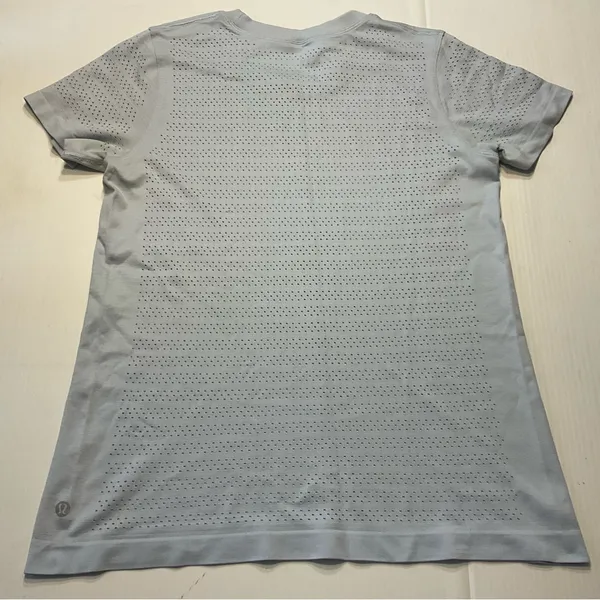 Lululemon Breeze By Short Sleeve *Squad Daydream Light Blue T Shirt Women Sz 6 - Image 7