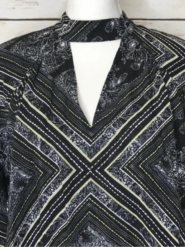 💋Free People Black Printed Choker Keyhole Blouse Medium NWT - Image 6