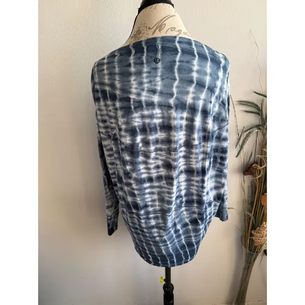 Lululemon Back in Action Long Sleeve Shirt Blue White‎ Tie Dye Relaxed Fit Top - Image 2