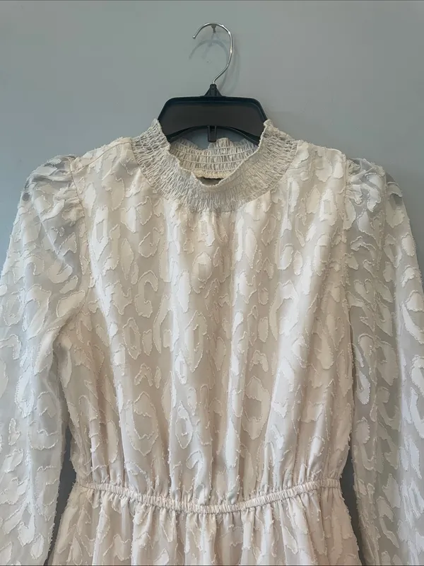 Lace long sleeve beige dress like new small - Image 2