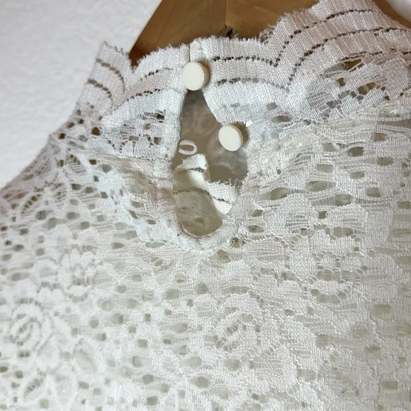 ARIZONA JEANS White Lace Ruffle Top - Image 6
