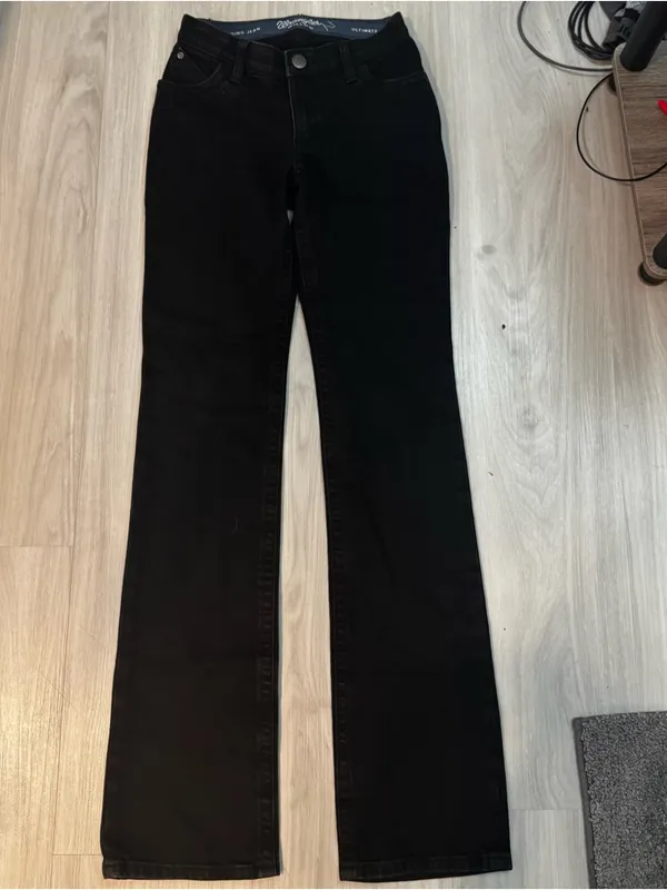Wrangler Women's Ultimate Riding Willow black Mid Rise Bootcut Jeans size 26 - Image 2