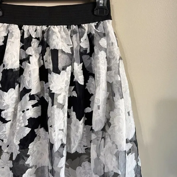 Windsor small‎ black and white skirt - Image 2