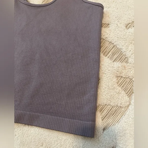 Pale muted purple stretchy athletic ribbed tank top - Image 3