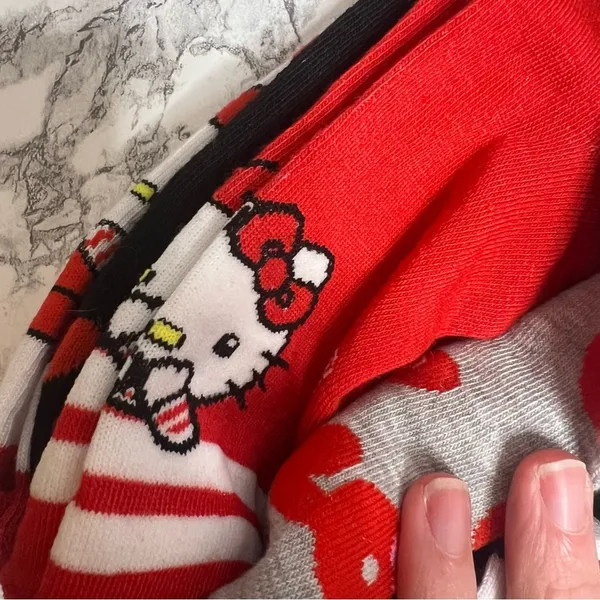 NWT Hello‎ Kitty Sanrio socks Valentine’s Day theme - Image 4
