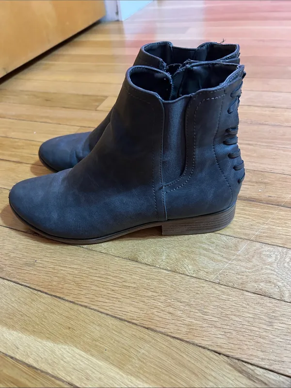 dylan Women's Dark Gray Leather Ankle Booties - Image 4