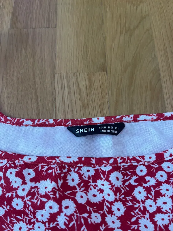 Red Floral Crop Top Size M - Image 2