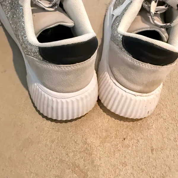 Source Unknown Sparkling White and Gray Sneakers - Image 6