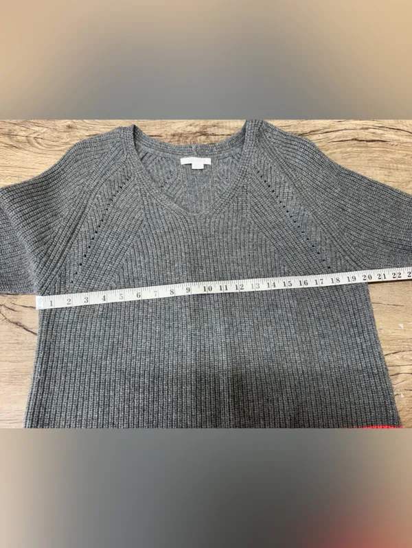 Duffy v neck wool and‎ cashmere blend sweater size large - Image 5