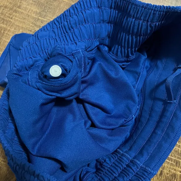 LULULEMON 💙 Hotty Hot high rise 4” lined shorts Symphony Blue NWOT - Image 3