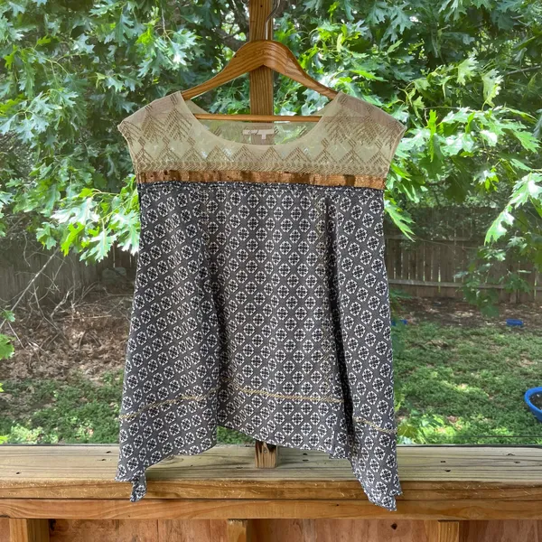 Anthropologie Floreat Women's Gold Stream Sleeveless Blouse Size S - Image 3
