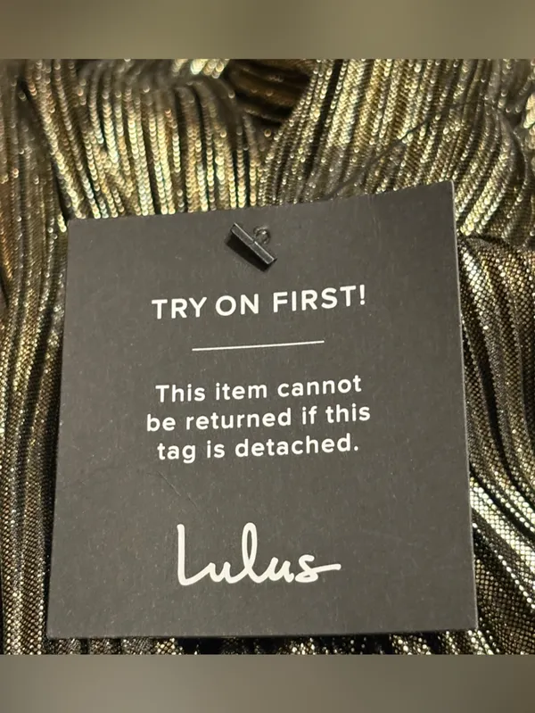 Lulu's Metallic Gold Plisse Long Sleeve Backless Romper size Small NWT - Image 8