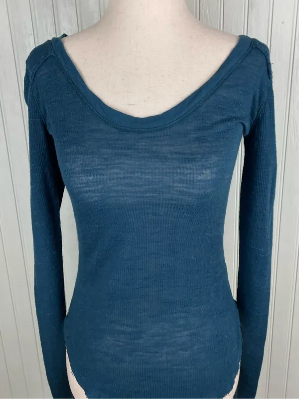 Free People We the Free Scoop Neck Long Sleeve Top XS Raw Edge Rayon Linen Knit Tight Fit - Image 8