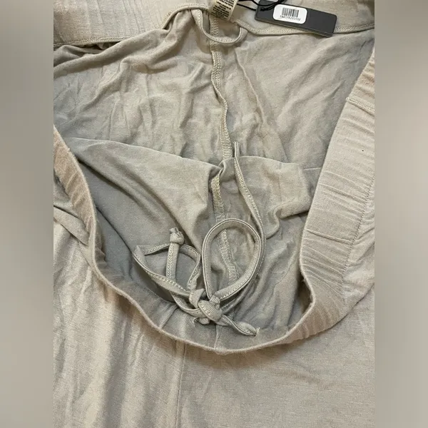Skims NWT light sage green pajama shorts women’s size XL - Image 9