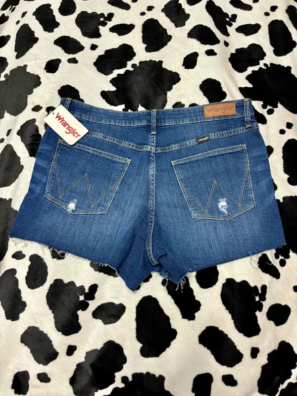 Women’s Wrangler High Rise Vintage Cut-Off Short - Image 3