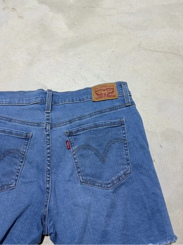 Levi’s mid length Blue Denim Women’s Shorts 29 - Image 6