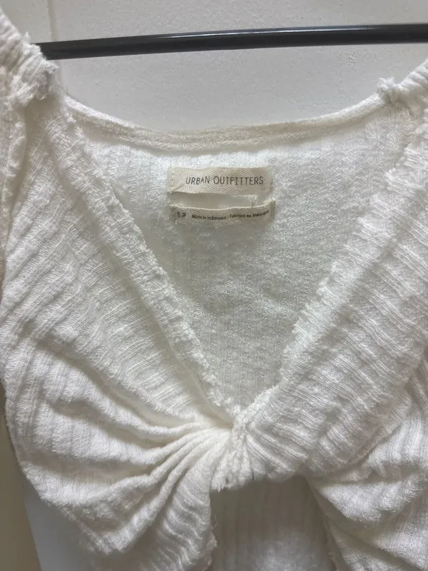 Urban Outfitters White Ribbed Knit Twist-Front Puff Sleeve Lena Crop Top - Image 2