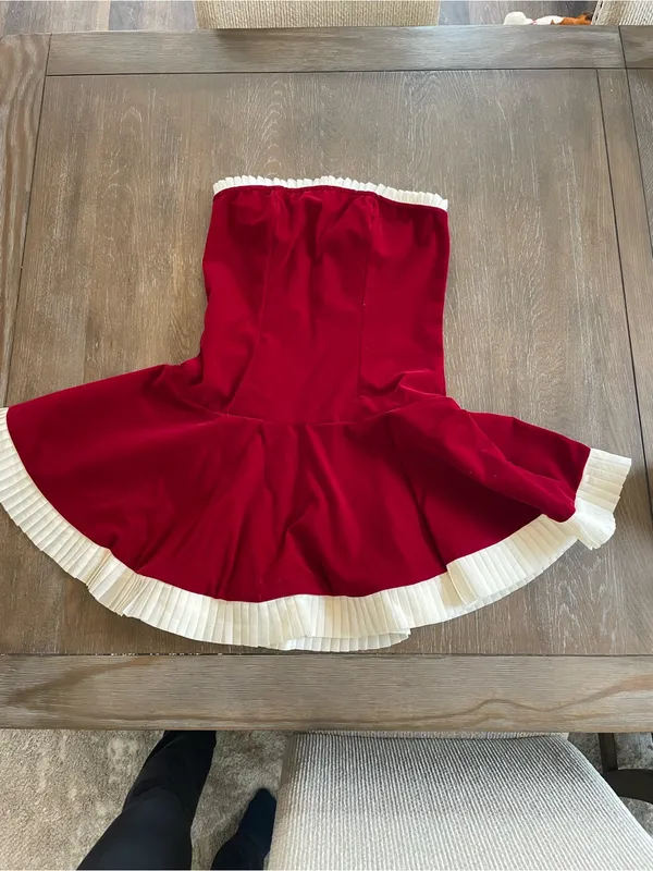 SHEIN Red Velvet Strapless Fit & Flare Dress with White Pleated Trim - Image 3